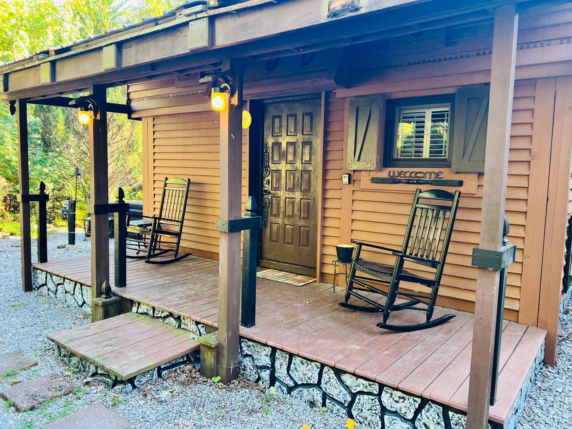 Вилла Tiny House, Wifi,Hot Tub,Secluded Cosby Экстерьер фото